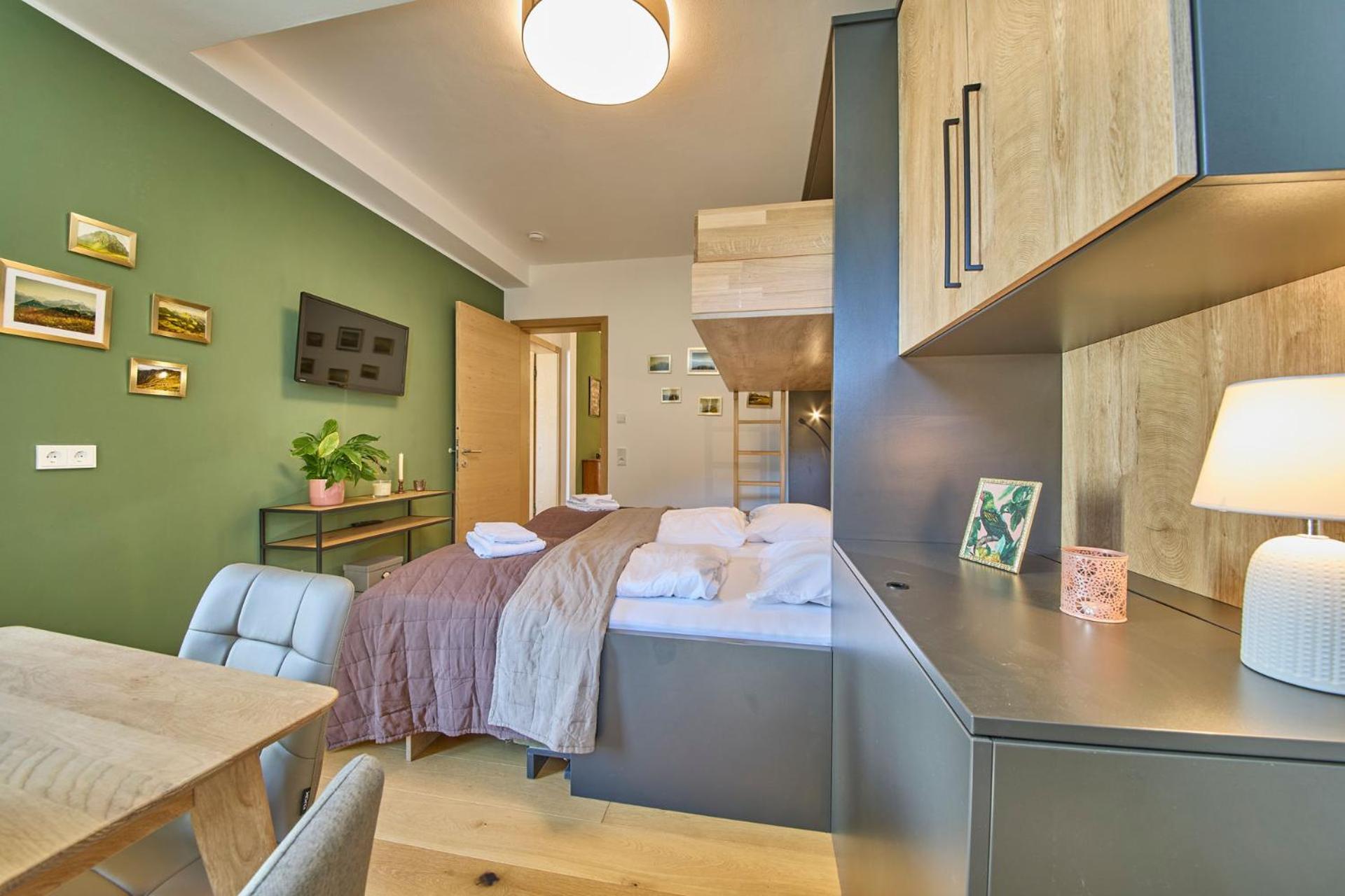 Hinterglemm Ski-in & Ski-out Apartment *